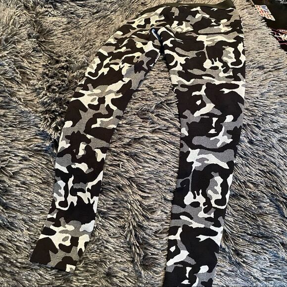 Koral Knockout Crop Legging Blk Camo Knit Jacquard - Picture 7 of 7